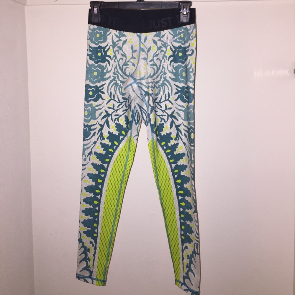 Limited Edition Nike Tight of the Moment XS