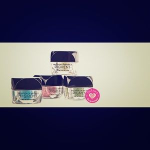 Younique pigment powders!!!!!