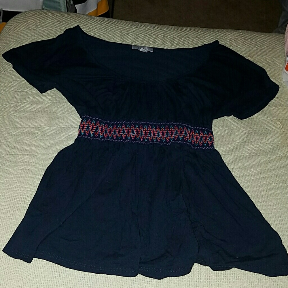 Short sleeve navy blouse with colored band