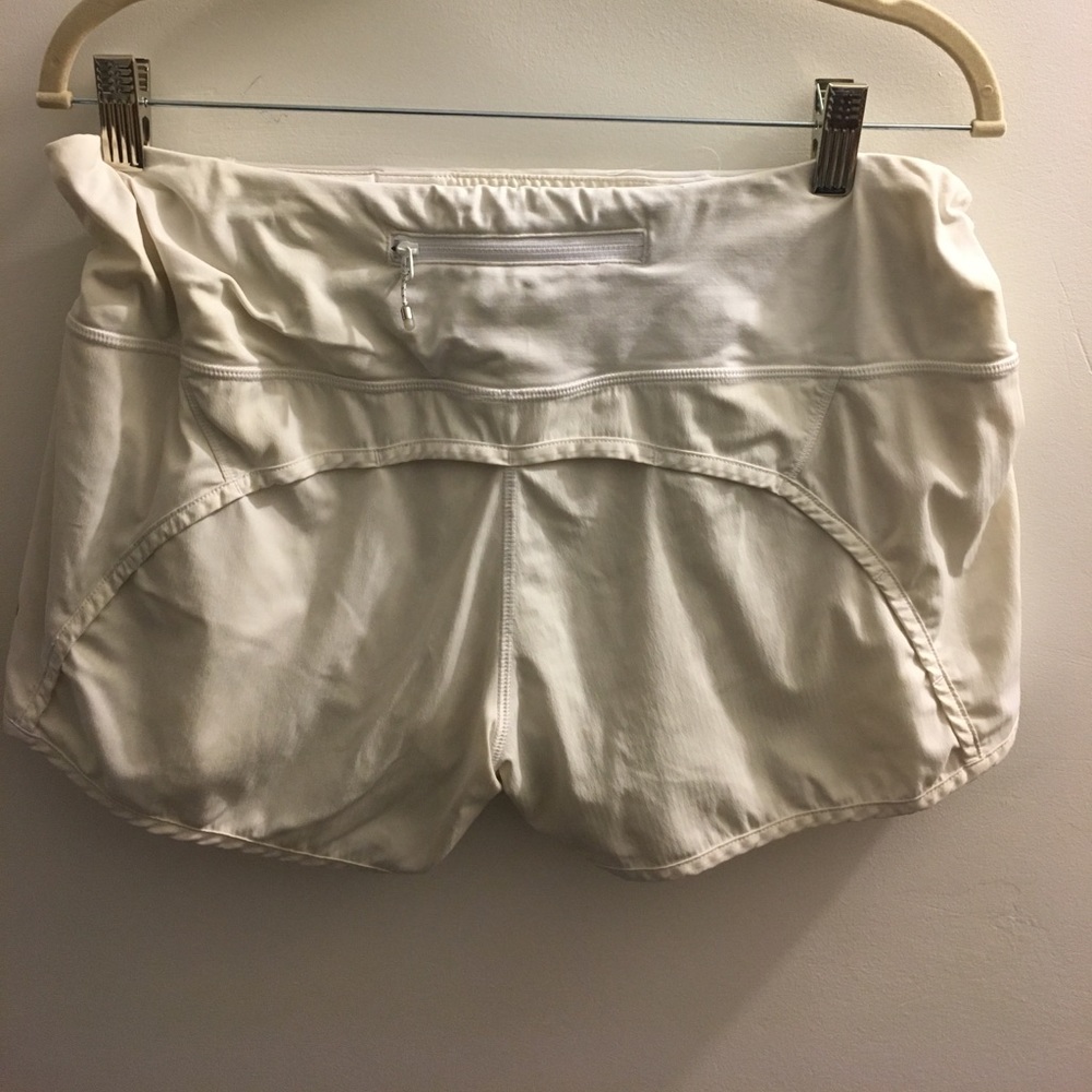 White Lulu size 8 shorts