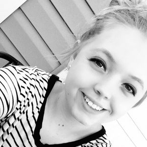 Meet your Posher, Kayla