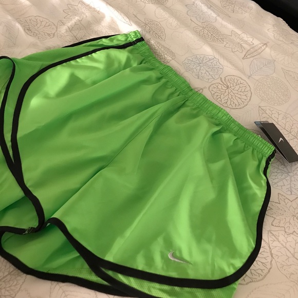 Women's Nike® Tempo shorts - Picture 3 of 4