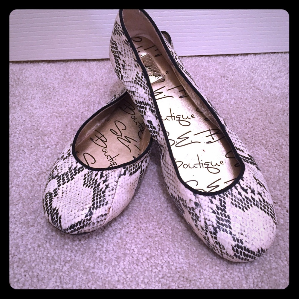 S.E. Boutique Snakeskin pattern flats