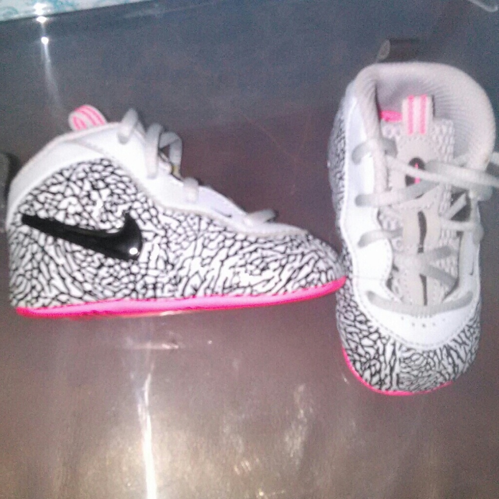 *SOLD!!!*Brand new elephant print foamposties 4c