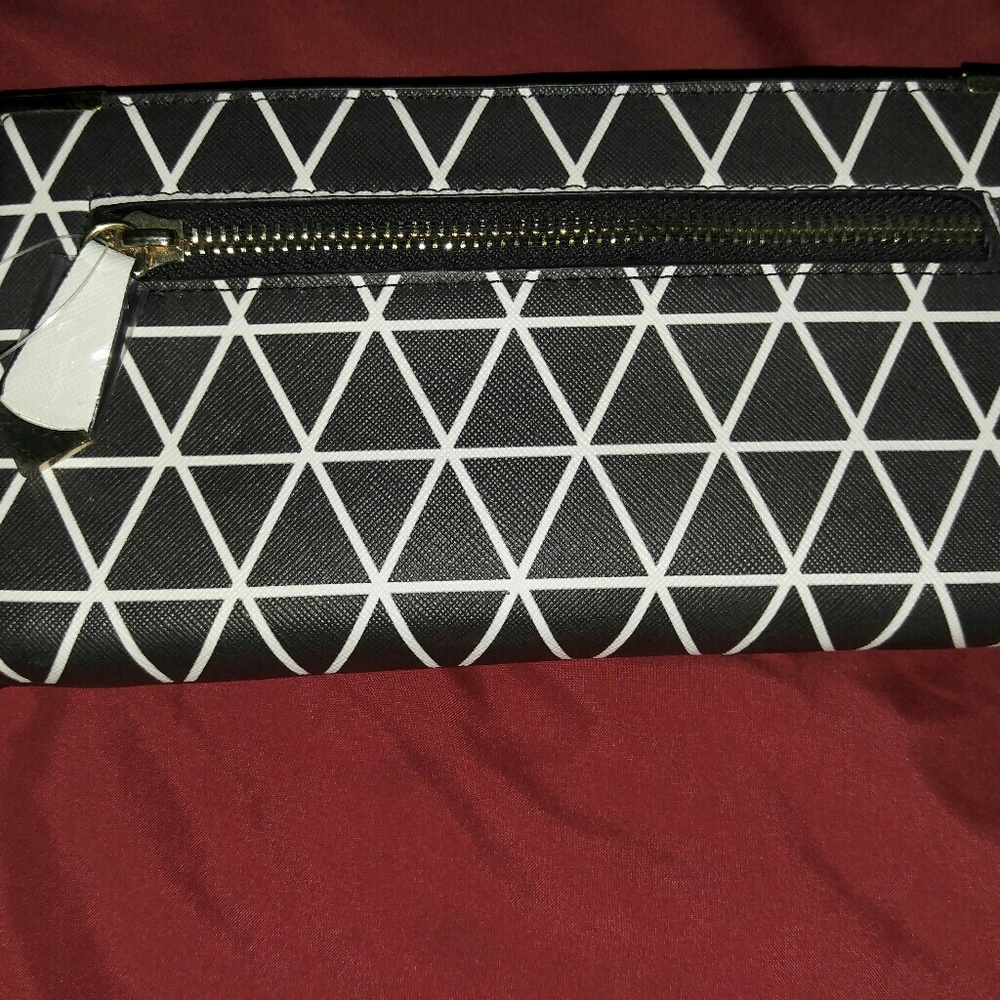 Graphic wallet. Functional& stylish.