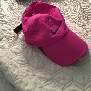 Nike golf pink magenta hat