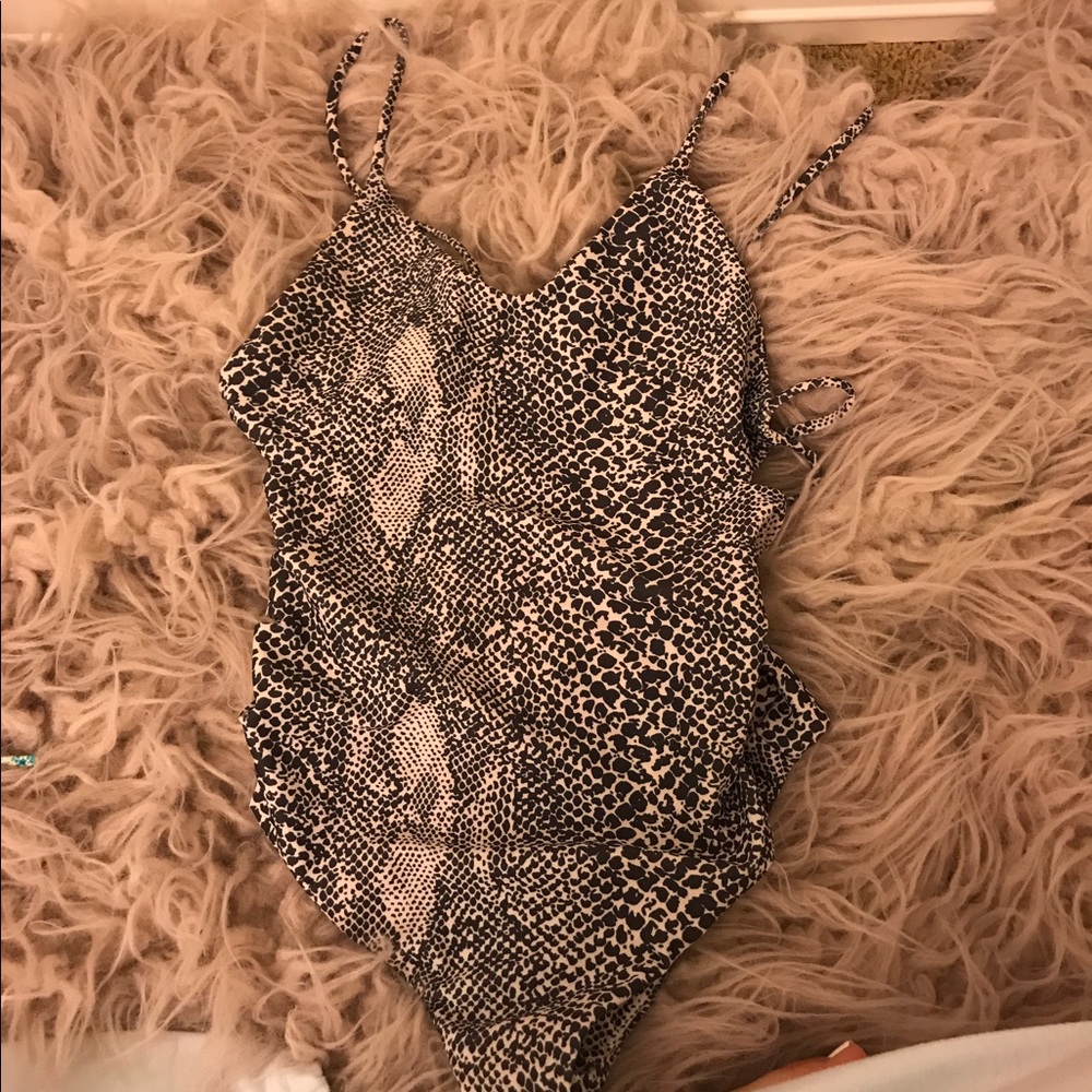 ❌❌SOLD Acacia one piece (snake print )