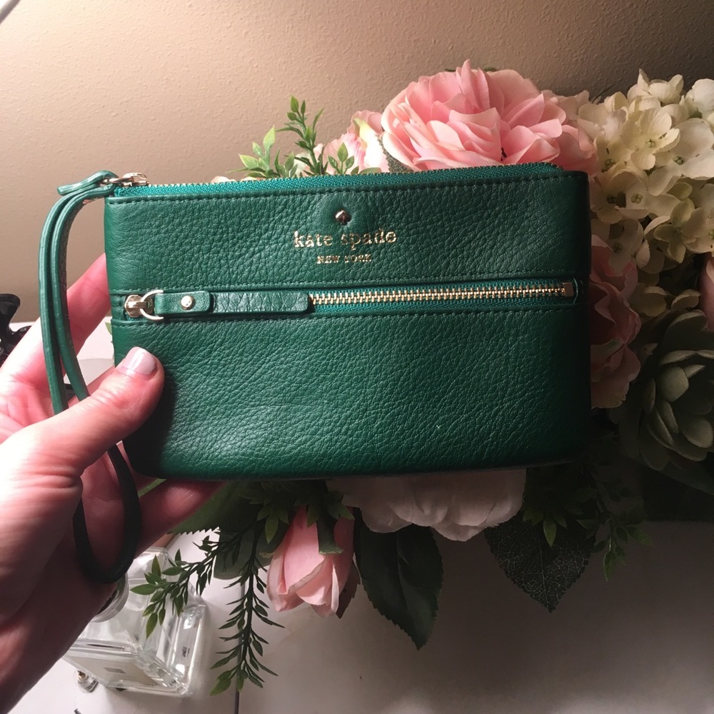 Kate Spade wristlet wallet in Kelly green