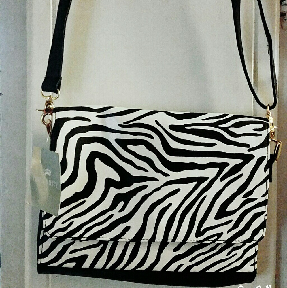 Crosbody zebra