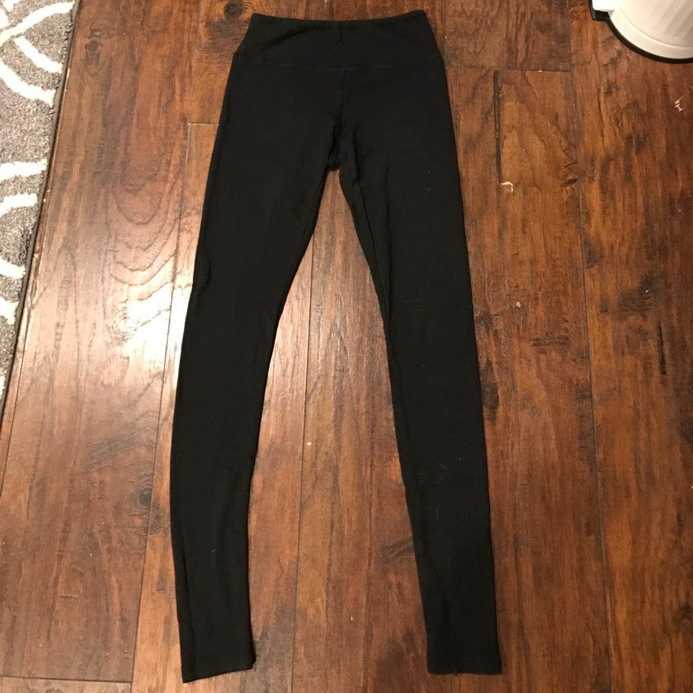 BRANDY MELVILLE || Black ankle leggings
