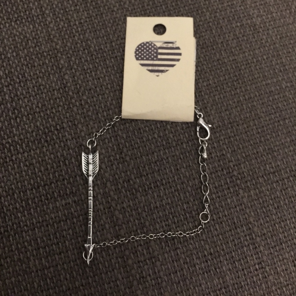 Brandy Melville Arrow Bracelet