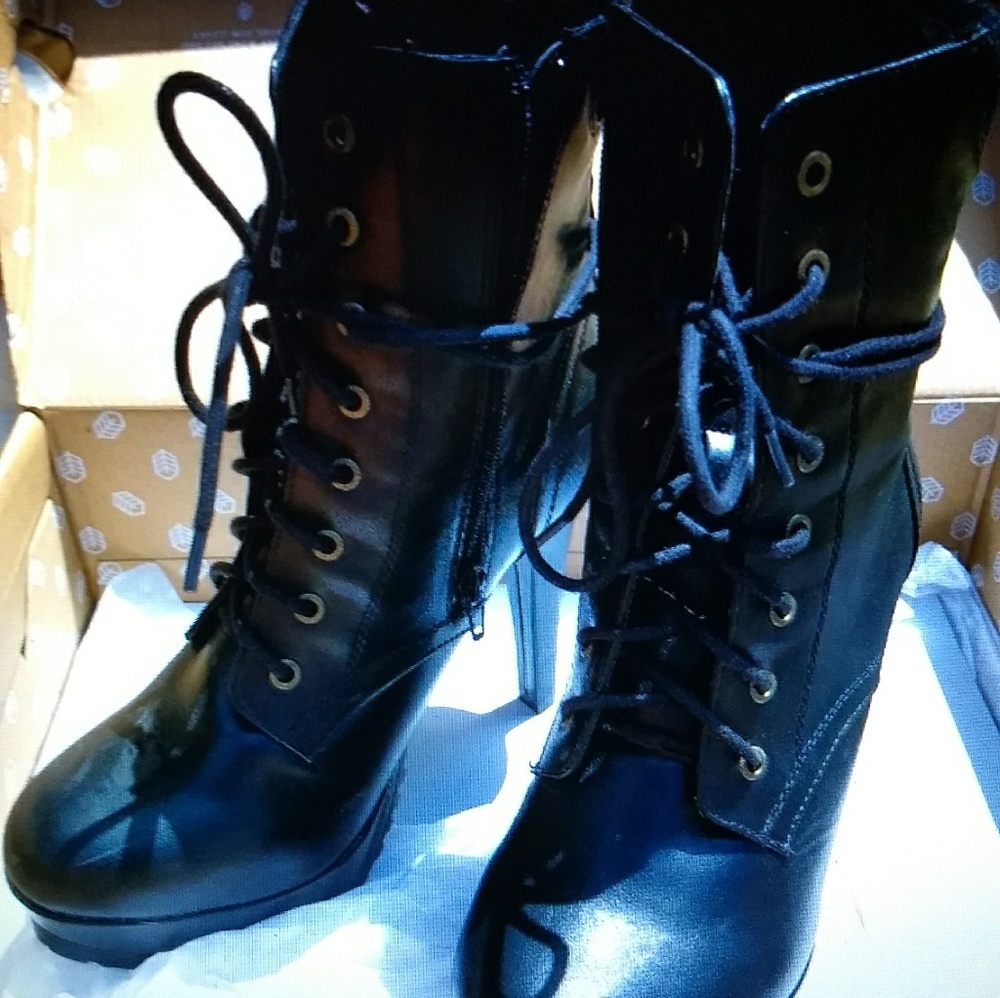 Black boots size 9M