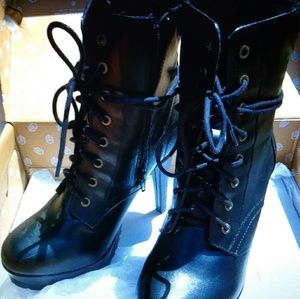 Black boots size 9M