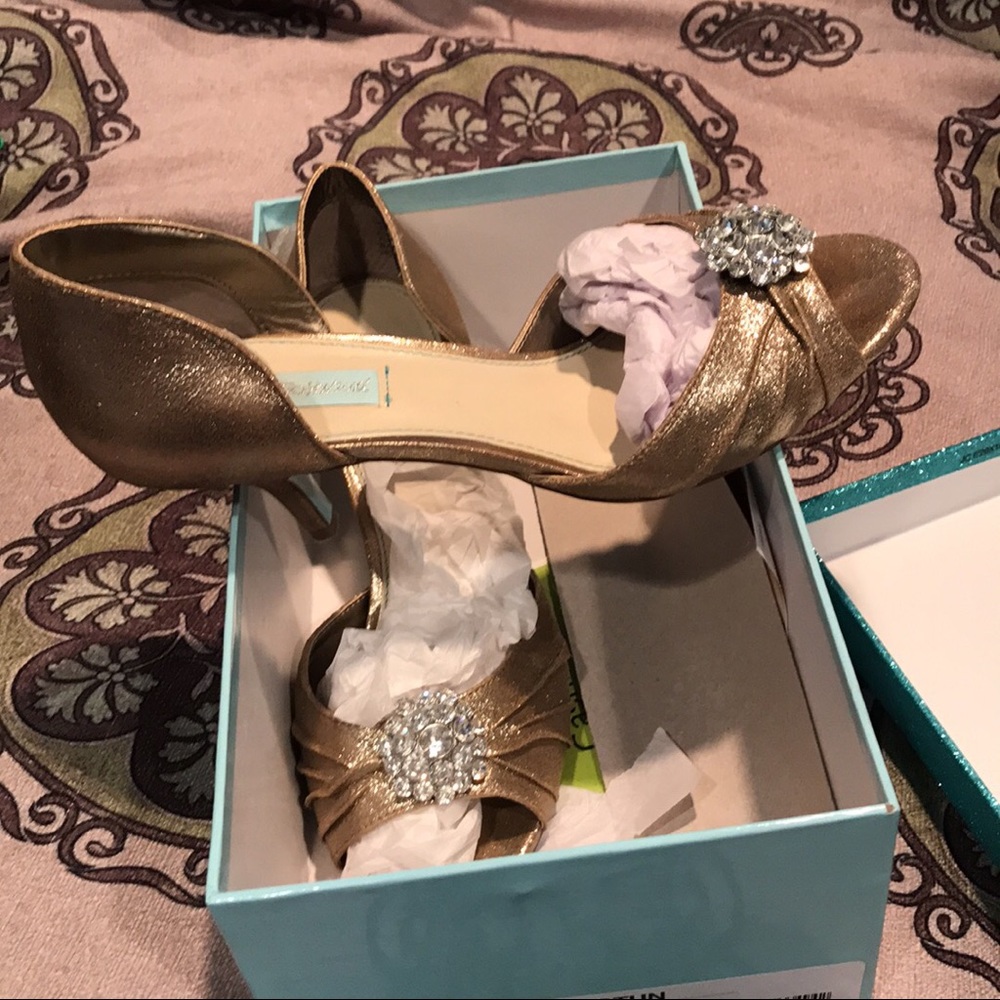 Betsey Johnson Metallic heels size 9 1/2