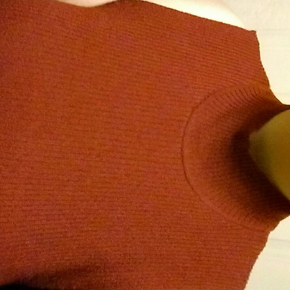 Marron mock neck tank top