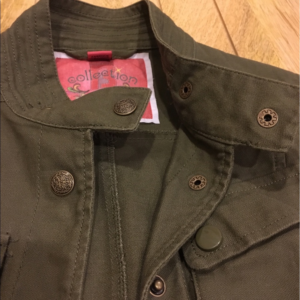 Utility cute ruffle jacket - Picture 3 of 3