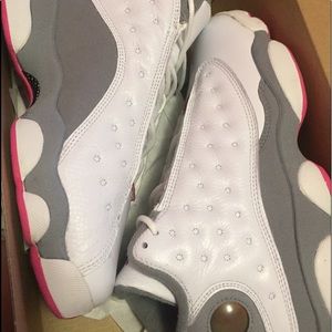 WHITE/GREY-PINK 13s