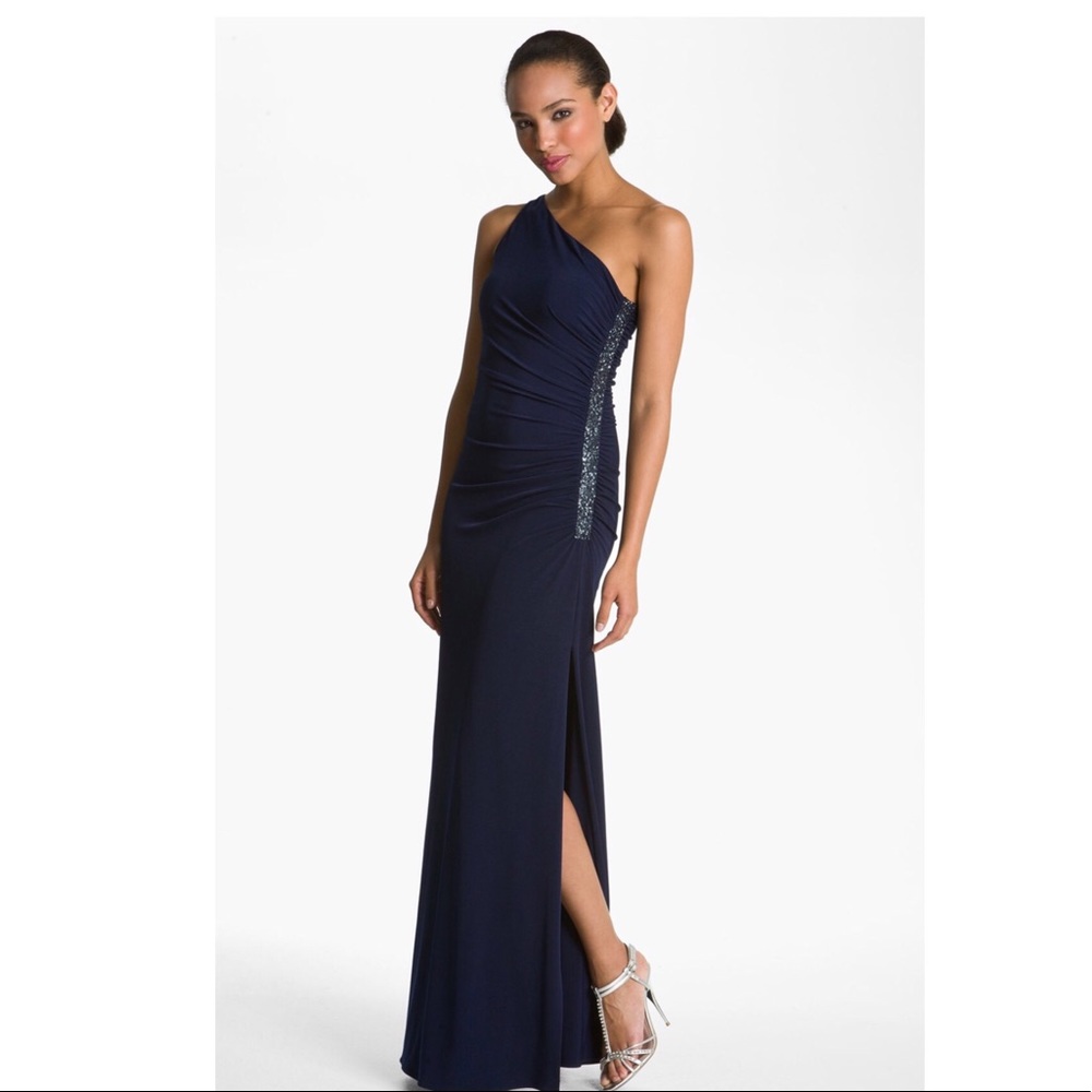 Beaded Jersey Gown size 8
LAUNDRY BY SHELLI SEGAL