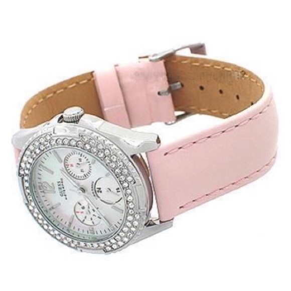 Guess Accessories - 🌸2xHP🌸Guess Watch w/ Swarovski Crystals