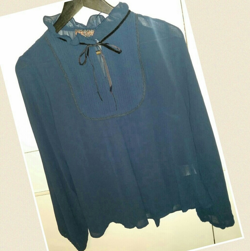 NAVY BLUE PLEATED FRONT VICTORIAN TOP- SIZE 8..MED