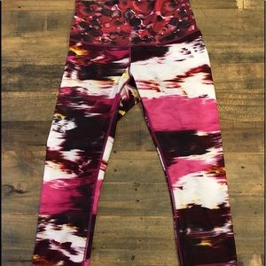 Lululemon Wonder Under Crop Roll Down Size 8