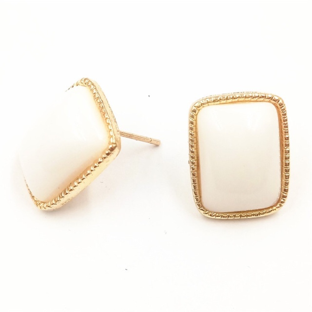 ✨White & gold earrings✨