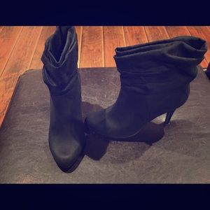 Black slouchy short boots