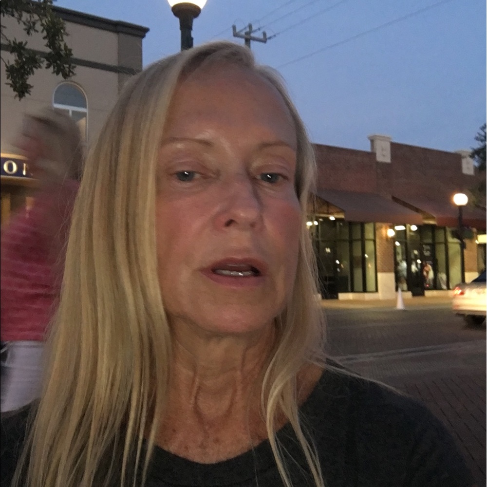 Meet your Posher, Laurie