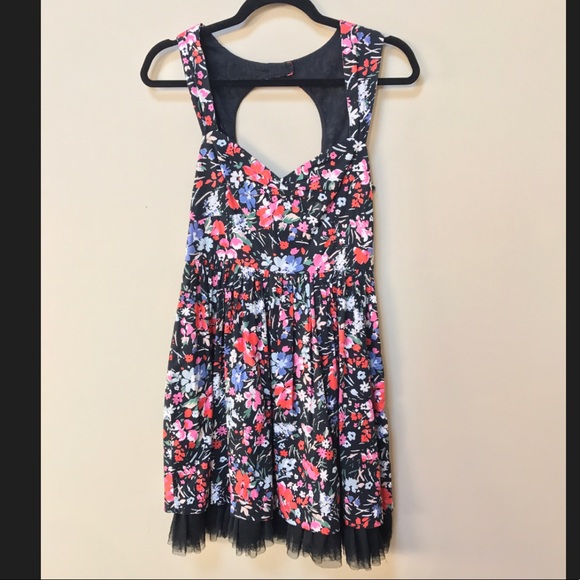 Free People Dresses & Skirts - Free People Floral Keyhole Lace Bottom Dress