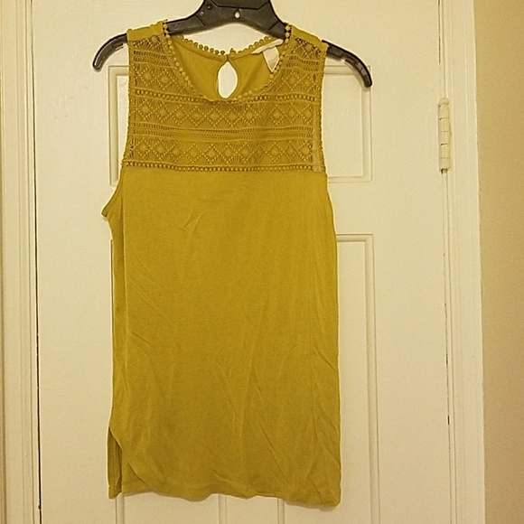 H&M Tops - Super Cute tank from H&M H&M Tops - Super Cute tank from H&M