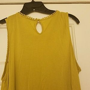H&M Tops - Super Cute tank from H&M H&M Tops - Super Cute tank from H&M