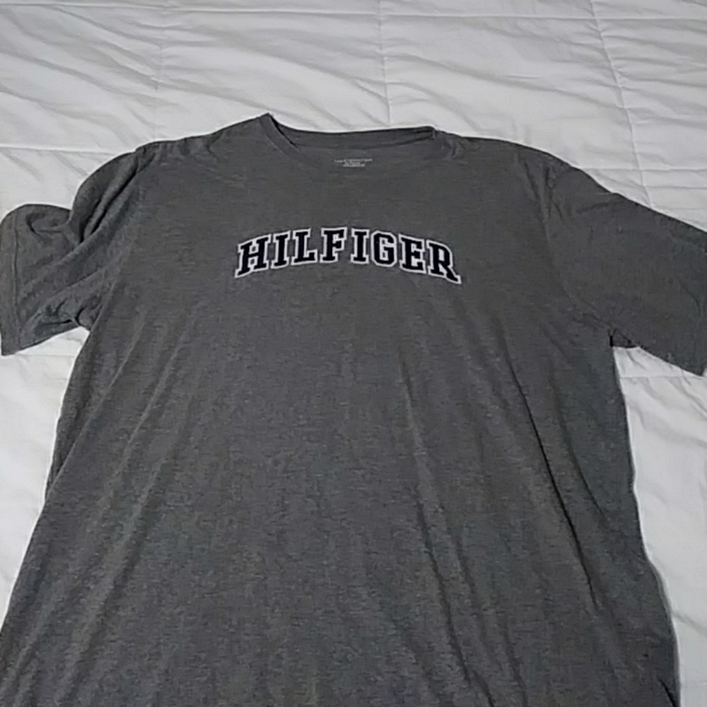 Gray Tommy Hilifiger t-shirt