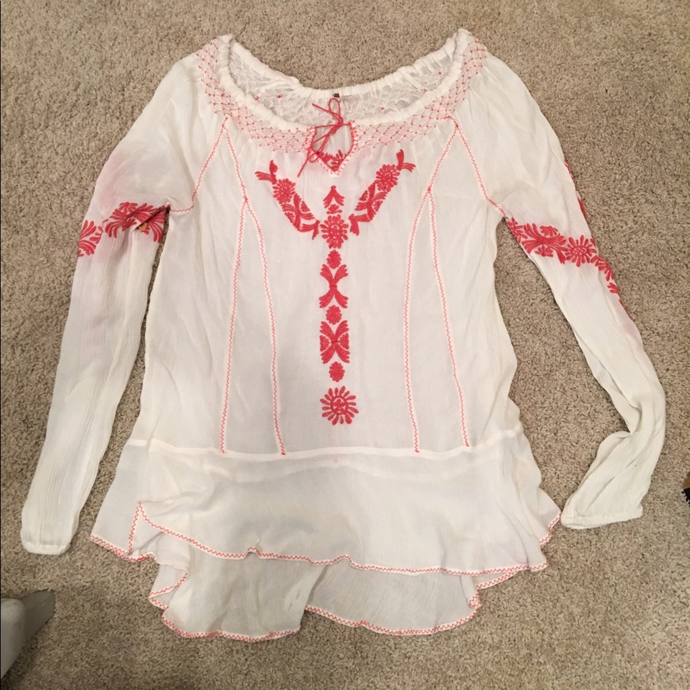 Free people embroidered Top! Size M