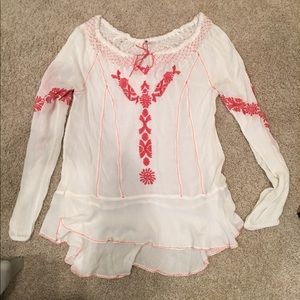 Free people embroidered Top! Size M