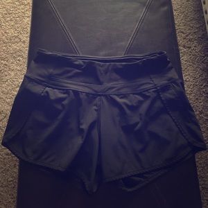 Lululemon black run time short- 4 way stretch