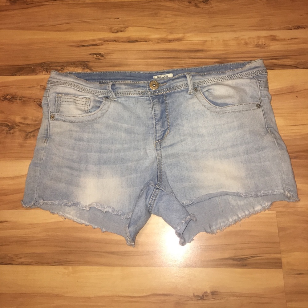 Light blue jean shorts 💙