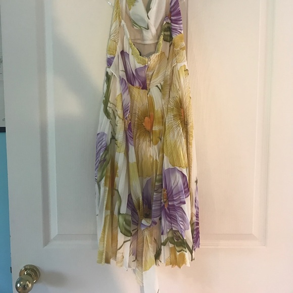 Dress - Picture 2 of 2