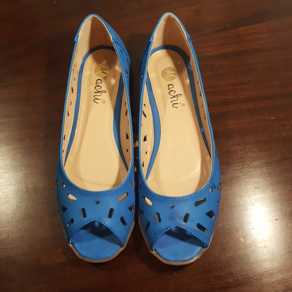 NEW Blue Machi peep-toe flats
