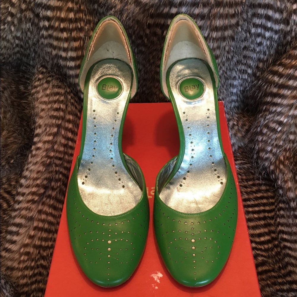 Blay green/silver pumps