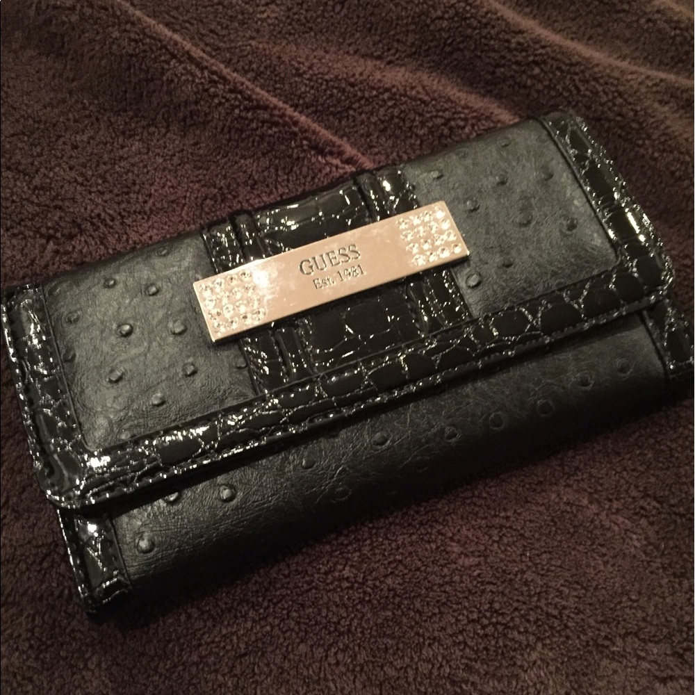 CLEARANCE!! EUC Black Guess Wallet