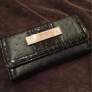 CLEARANCE!! EUC Black Guess Wallet