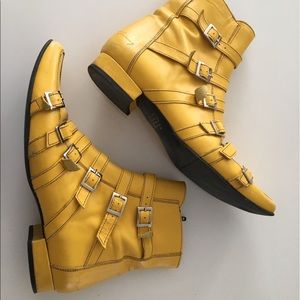 Fluevog ankle boots size 10 in great yellow color.