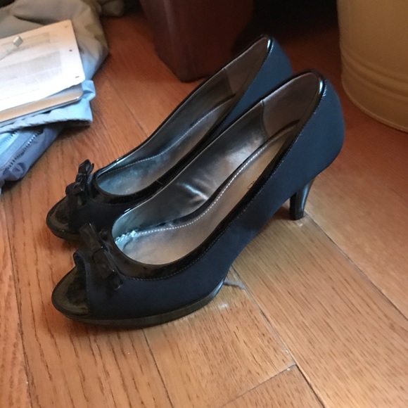 Black high heels - Picture 2 of 2