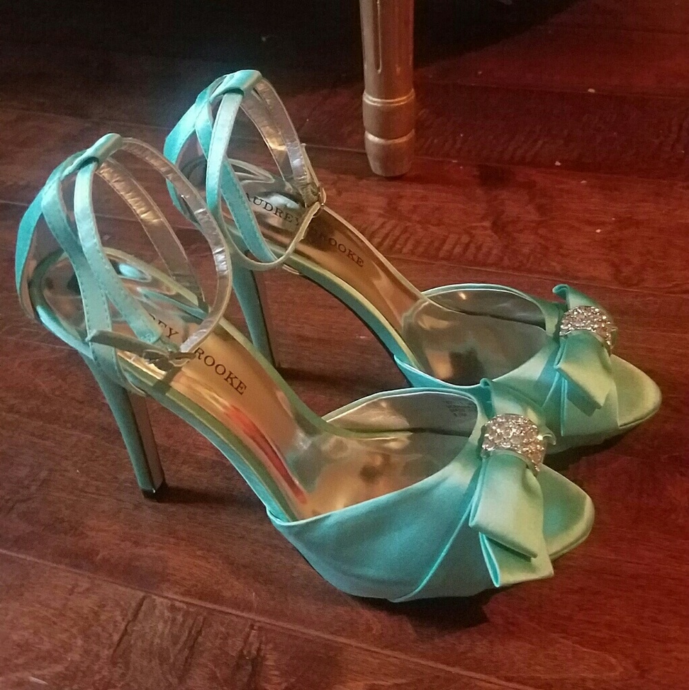 Tiffany blue audrey brooke ankle strap pump 8.5