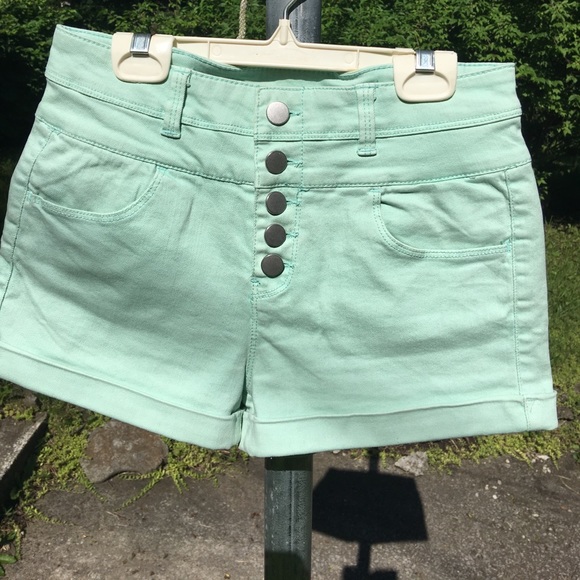 Darling button up , cuffed 4 pocket shorts . NWOT - Picture 1 of 6