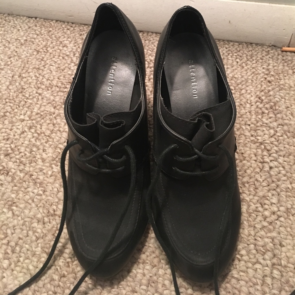 Black close-toed heels
