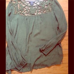 Beautiful 3x top fits more like a 2x