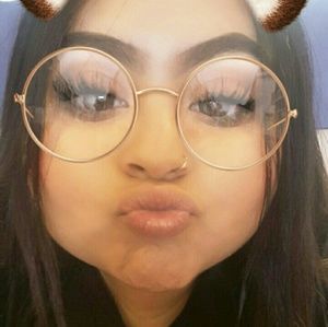 Meet your Posher, Alejandra