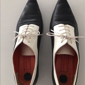 Tuxedo-style shoes, good condition. Made in Italy