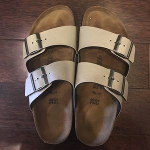 BRAND NEW BIRKENSTOCK WOMEN'S ARIZONA!!